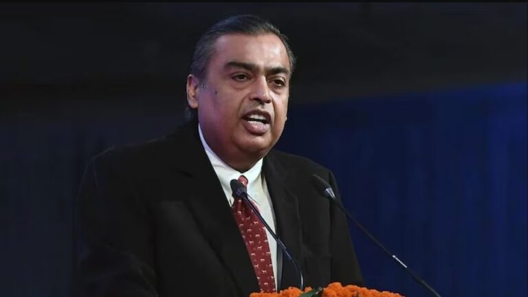 The next target, Mukesh Ambani, ran to the police after receiving a threatening letter from the donation box