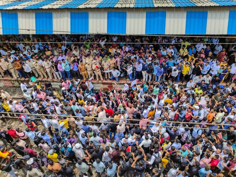 Violence Erupts Over Badlapur Incident: MVA Calls for Maharashtra Bandh on August 24