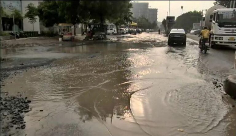 Broken Roads, Potholes, and Heavy Traffic Plague Residents of Shela Area; Authorities Remain Unresponsive